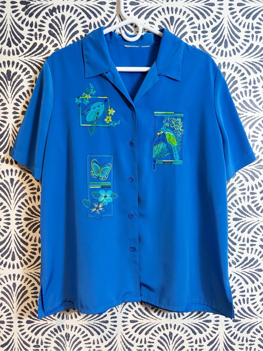 Vintage Tropical Embroidered Parrot Hibiscus Macaw Short Sleeve Button Down Top